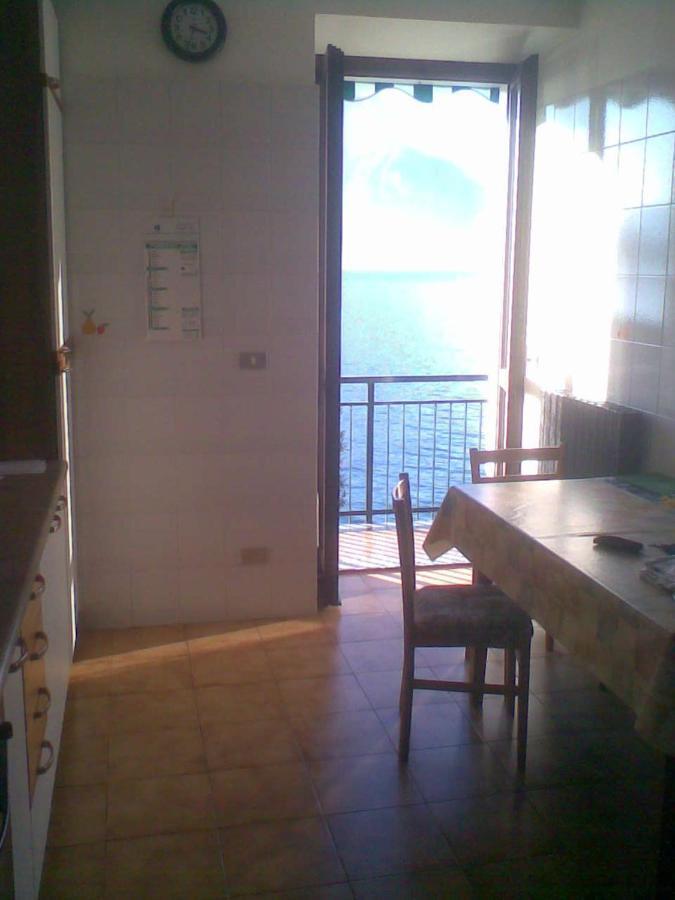 Casa In Riva Al Lago Varenna Exterior photo
